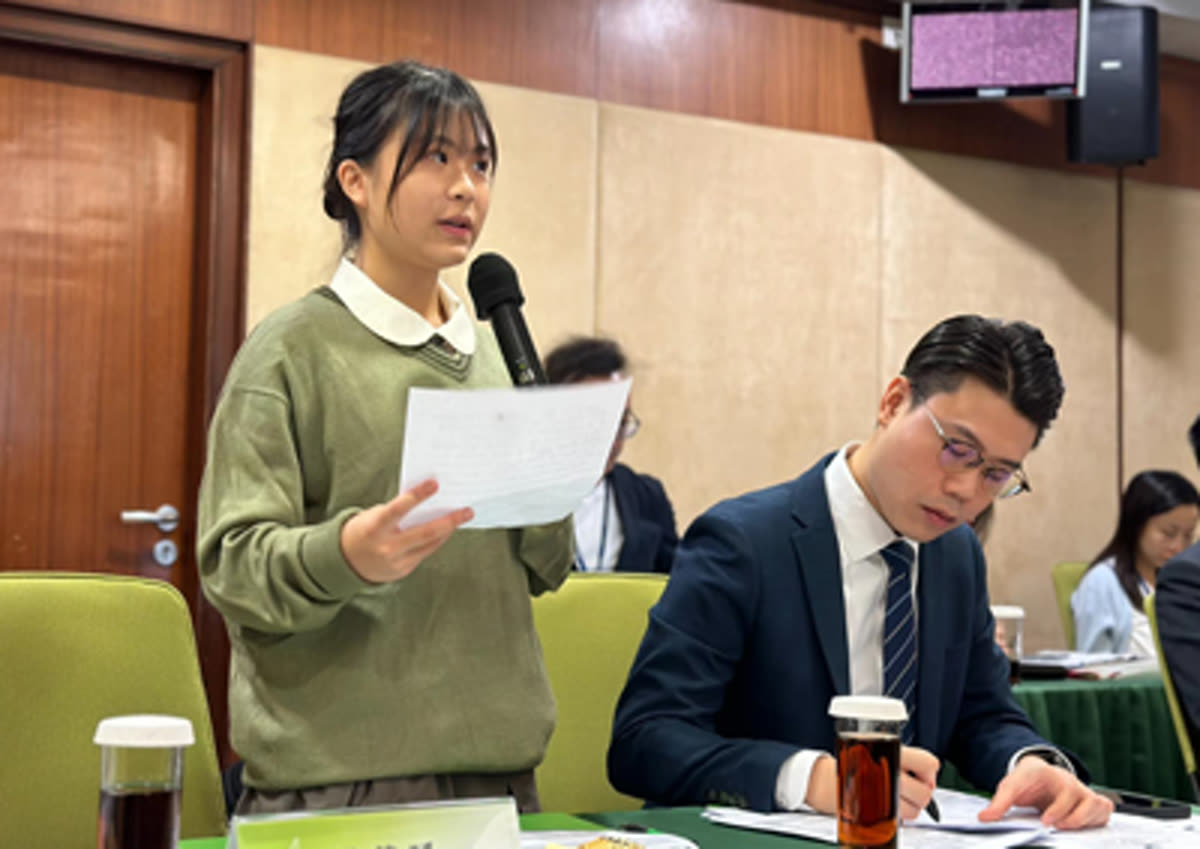 教師在活動中分享與致辭